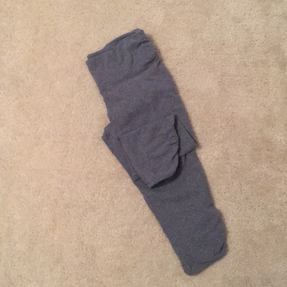 Grey capris leggings
